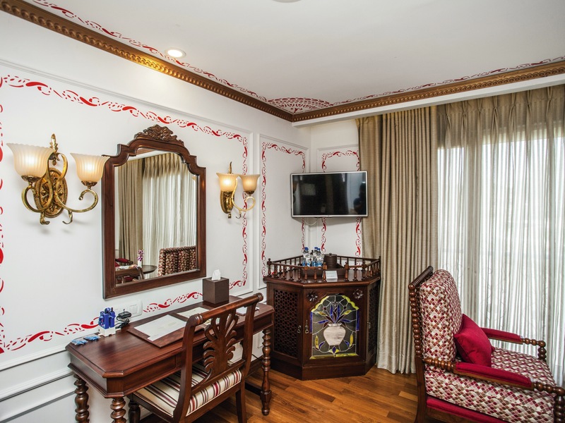 Colonial Suite A